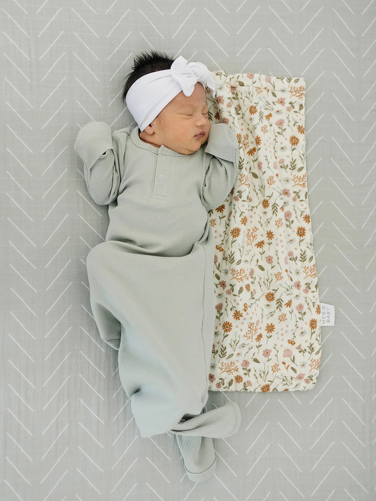 White Ribbed Bamboo Bow